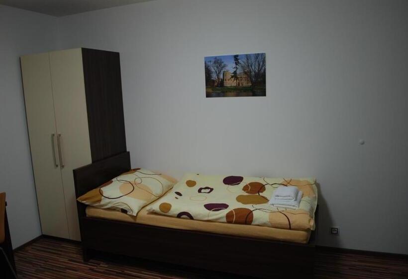 פנסיון Penzion Na Dědině