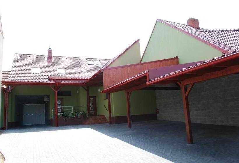 פנסיון Penzion Na Dědině