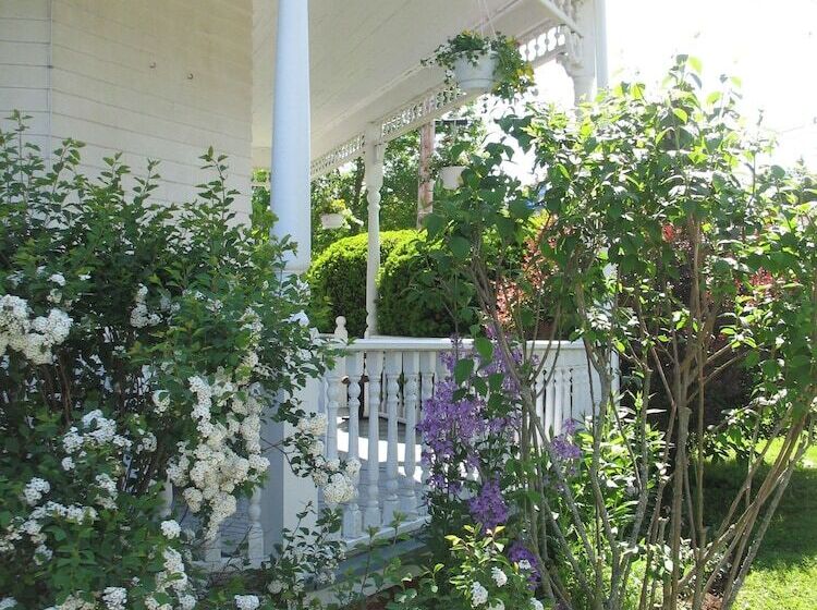 The Nelson House Bed & Breakfast