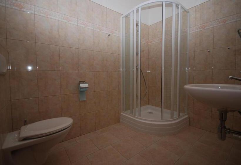 Retkeilymaja Penzion Růže