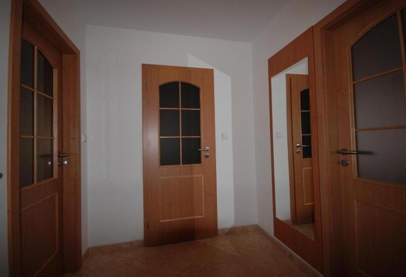 Retkeilymaja Penzion Růže