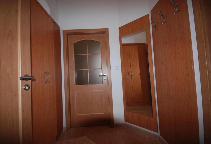 Retkeilymaja Penzion Růže