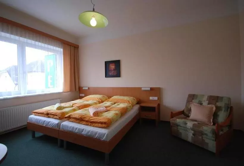 Retkeilymaja Penzion Růže