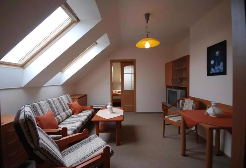 Retkeilymaja Penzion Růže