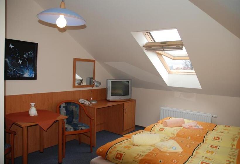 Retkeilymaja Penzion Růže