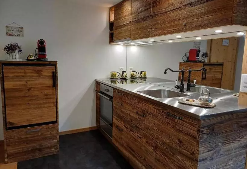 ベッドアンドブレックファースト Chesa Staila