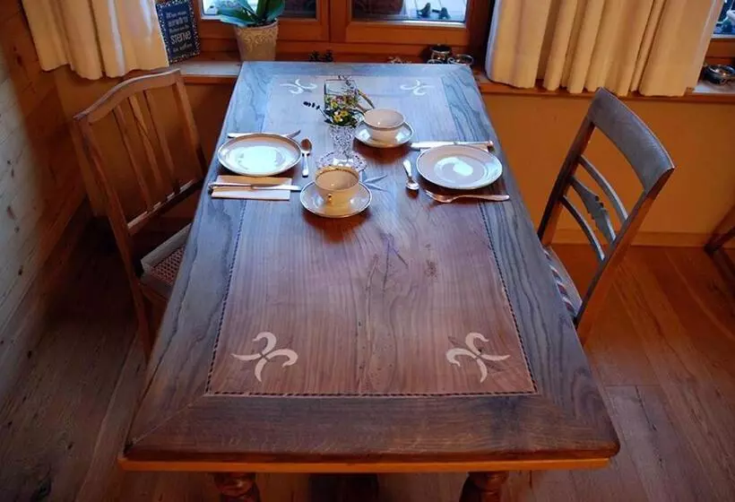 ベッドアンドブレックファースト Chesa Staila