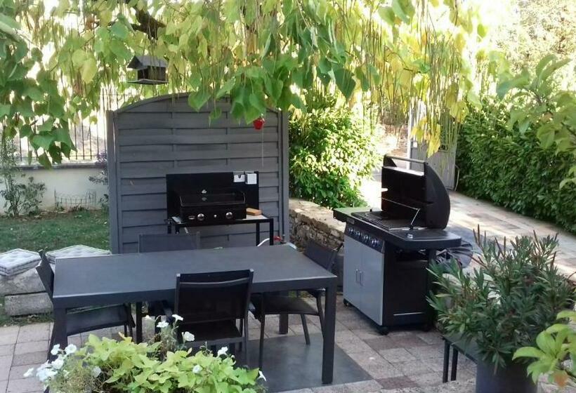 مبيت وإفطار Les Petunias