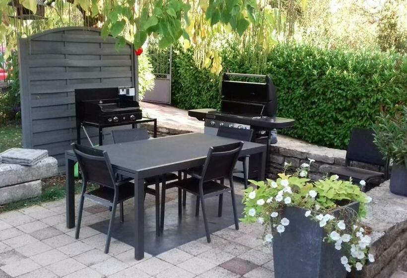 مبيت وإفطار Les Petunias