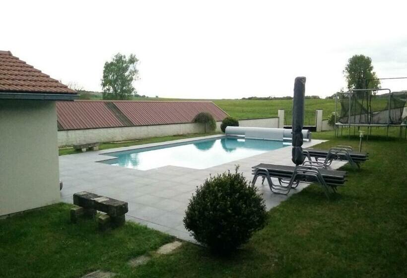 مبيت وإفطار Les Petunias