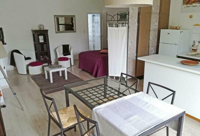 مبيت وإفطار Les Petunias