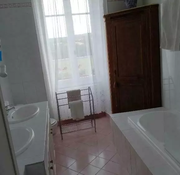 Aamiaismajoitus (B&B) Manoir La Breuille