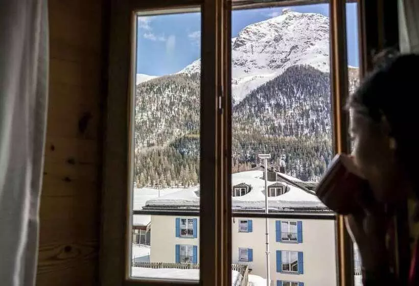 Hotelli Chesa Stuva Colani