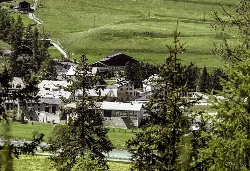 Hotelli Chesa Stuva Colani