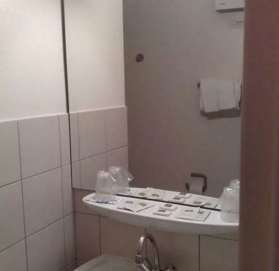 ホテル The Originals City, Hôtel Des Volcans