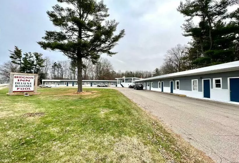 Motelli Bridgman Inn