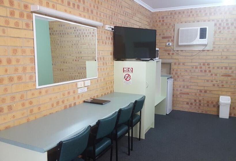 Мотель Tiaro Motor Inn