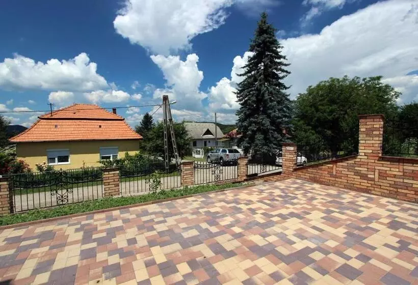 Majatalo Gesztenyés Vendégház