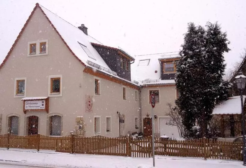 ペンション Gästezimmer Am Märchenbrunnen