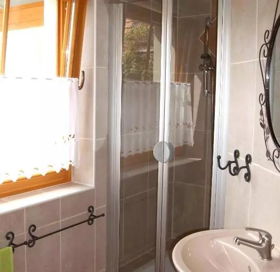 ペンション Gästezimmer Am Märchenbrunnen