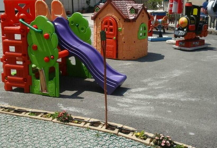 Пансион Fgs Service Snc White Room