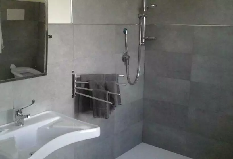 Majatalo Fgs Service Snc White Room