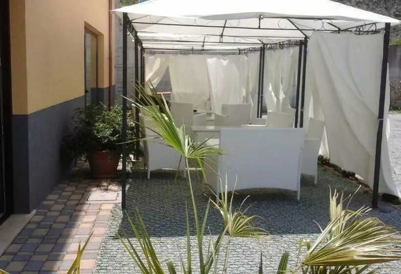 Majatalo Fgs Service Snc White Room