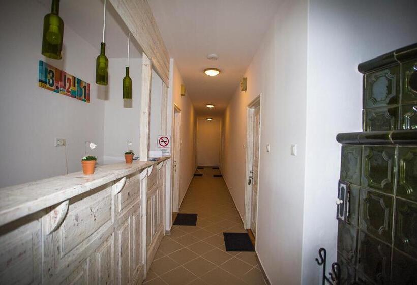 민박 Gyulavezér Lovasbirodalma