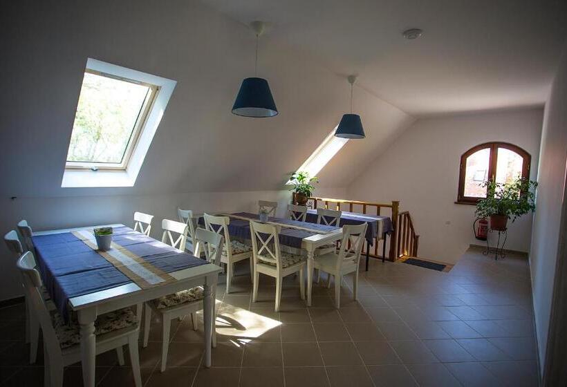 민박 Gyulavezér Lovasbirodalma