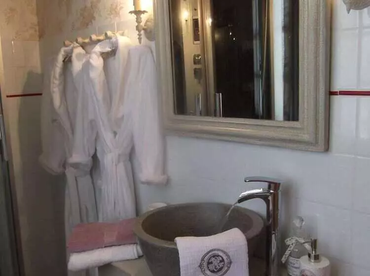 Aamiaismajoitus (B&B) Le Clos De La Font Queroy