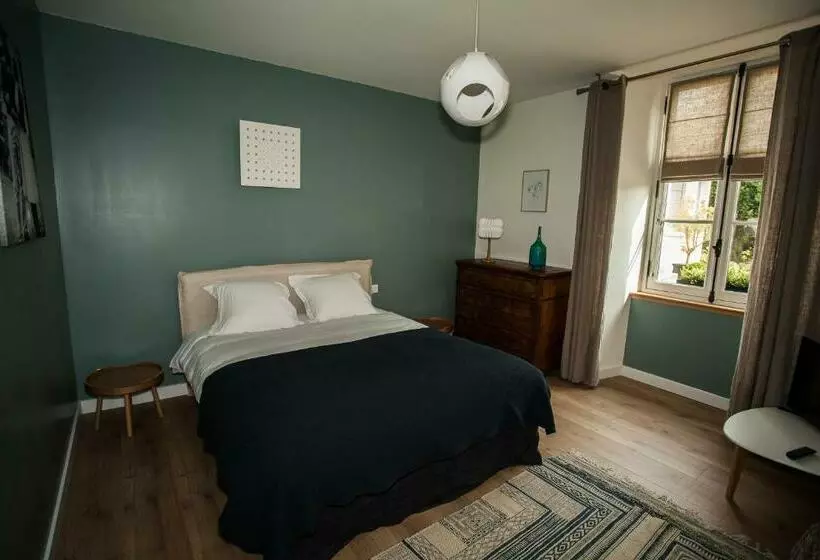 Aamiaismajoitus (B&B) Maison D'hôtes Les Escures