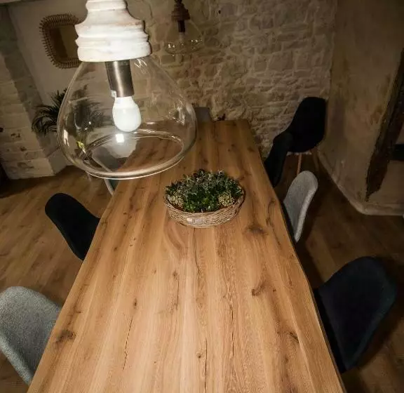 Aamiaismajoitus (B&B) Maison D'hôtes Les Escures