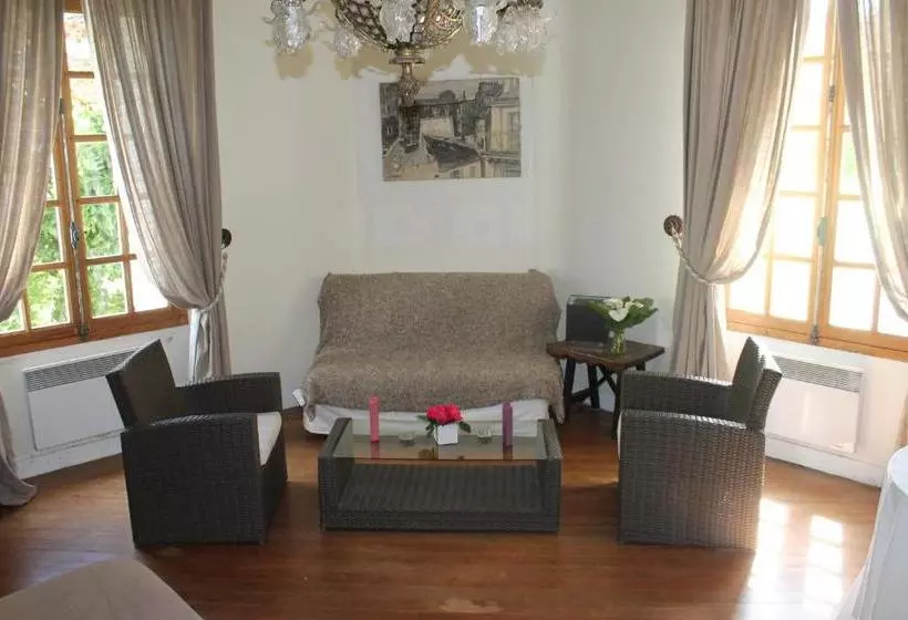 Aamiaismajoitus (B&B) Manoir De La Queue Du Renard