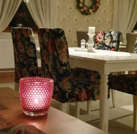 Aamiaismajoitus (B&B) Sólyomvár Lak