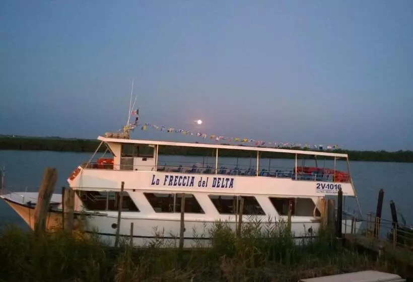 ホテル Albergo Ristorante Uspa
