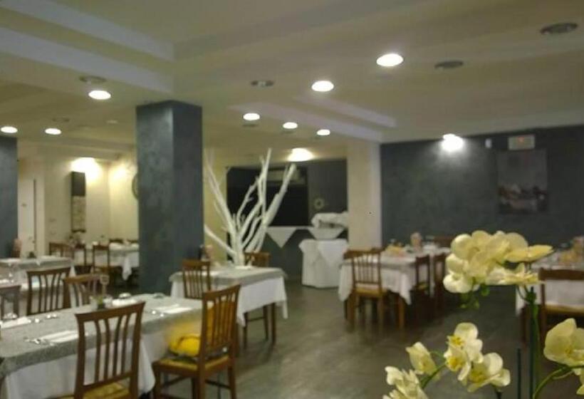ホテル Albergo Ristorante Uspa