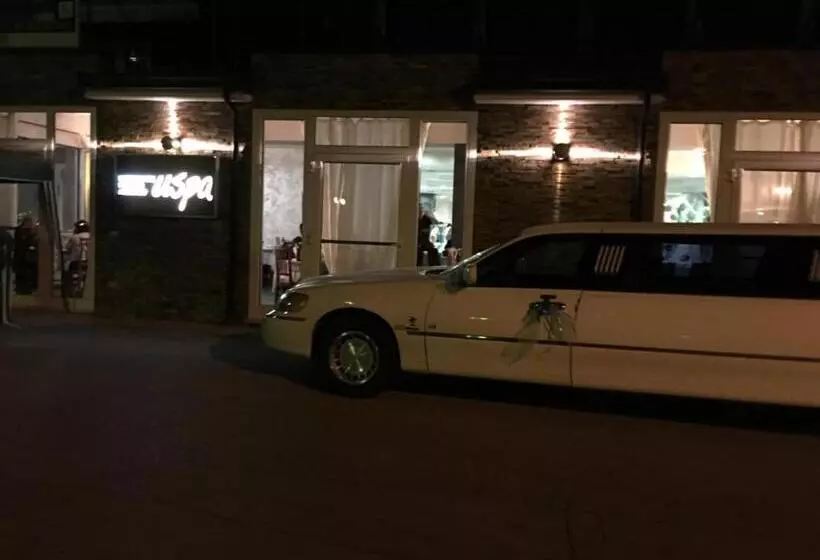 ホテル Albergo Ristorante Uspa