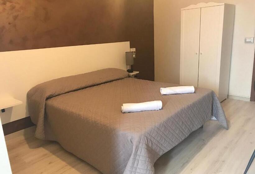 ホテル Albergo Ristorante Uspa