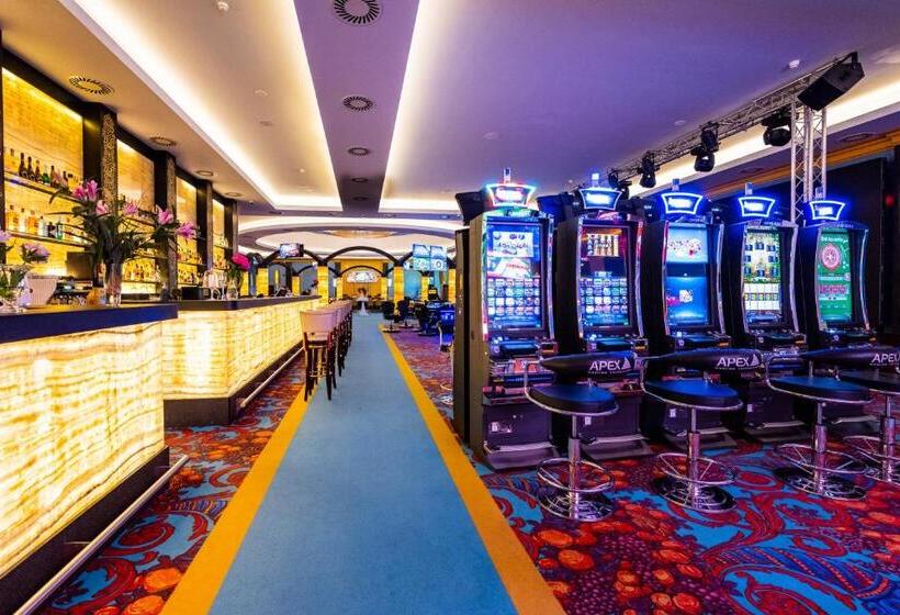 בית מלון כפרי Imperial Casino Strazny