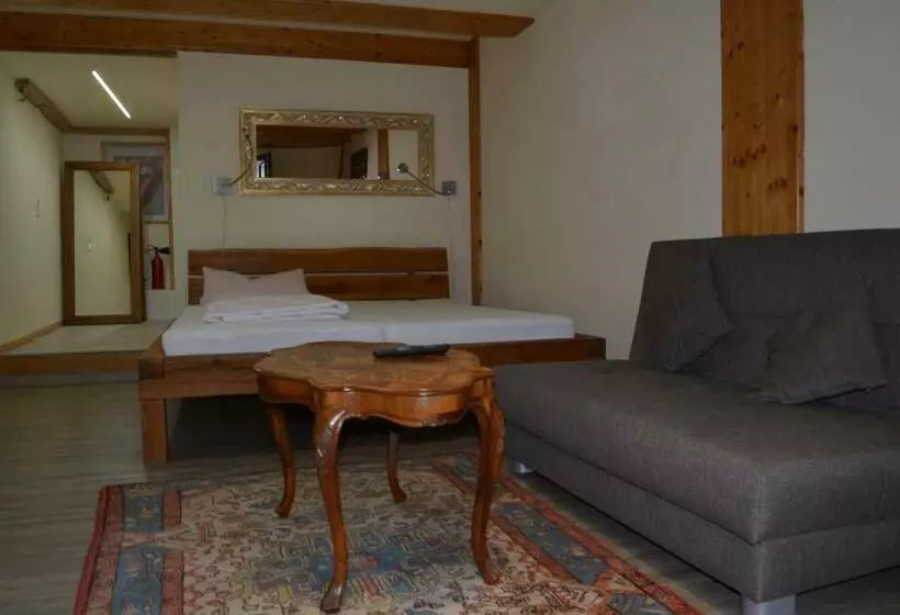 Hotelli Zum Alten Schlawiner