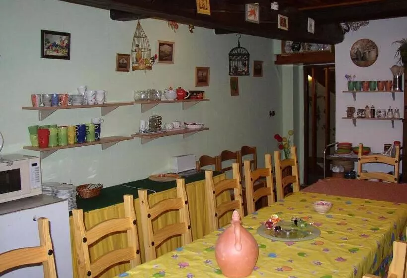 Majatalo Guest House Leona