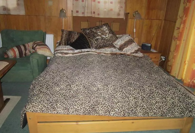 Majatalo Guest House Leona