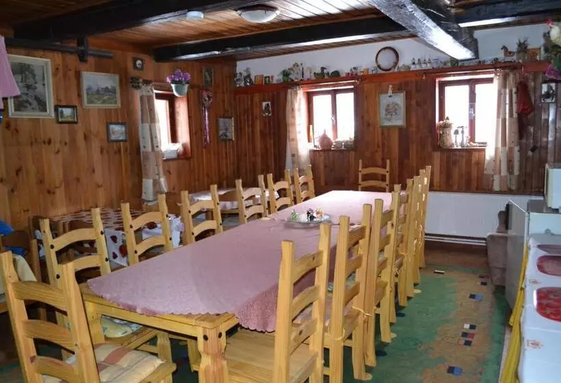 Majatalo Guest House Leona