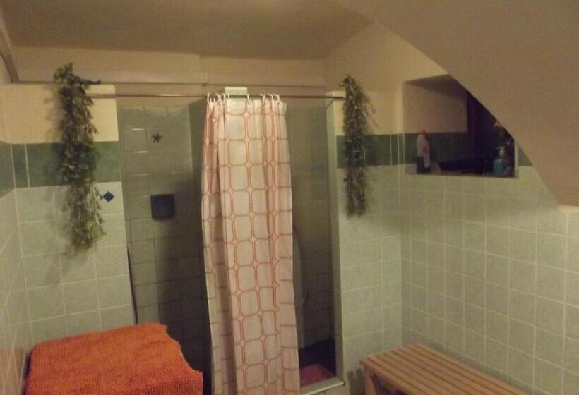 Majatalo Guest House Leona