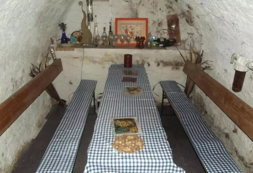 Majatalo Guest House Leona