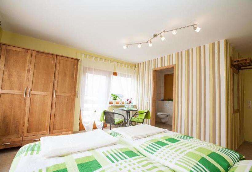 פנסיון Zur Dorfschänke