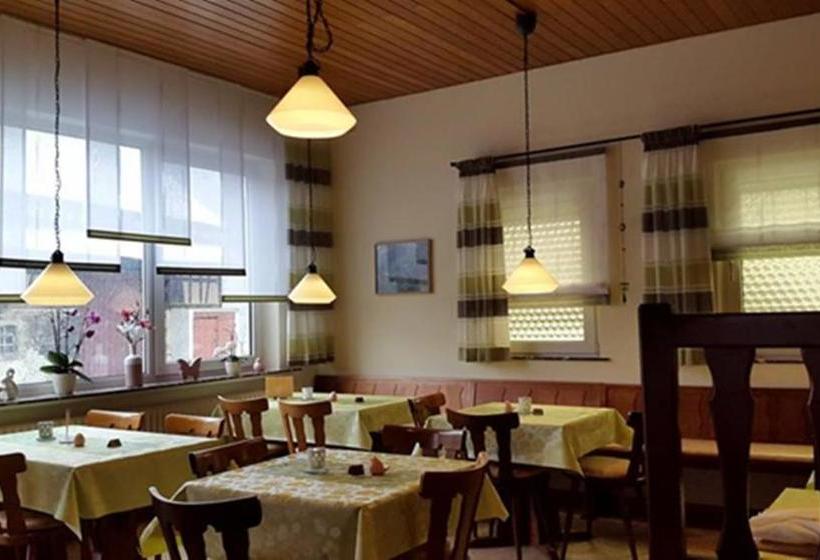 פנסיון Zur Dorfschänke