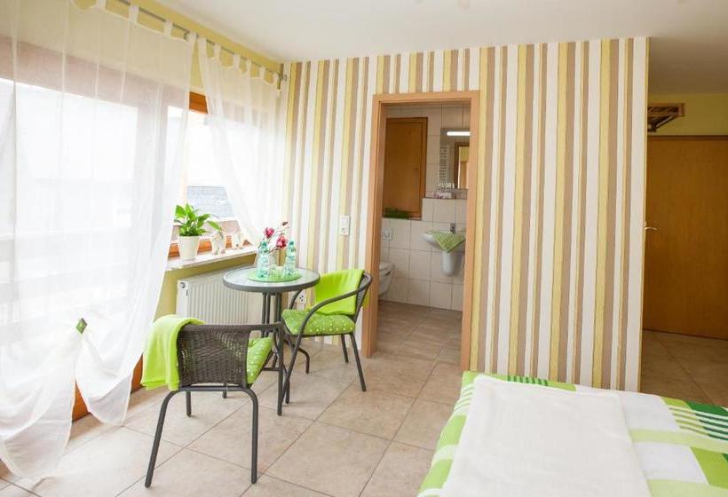 פנסיון Zur Dorfschänke