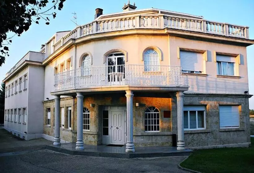 Casablanca Hotel Studios