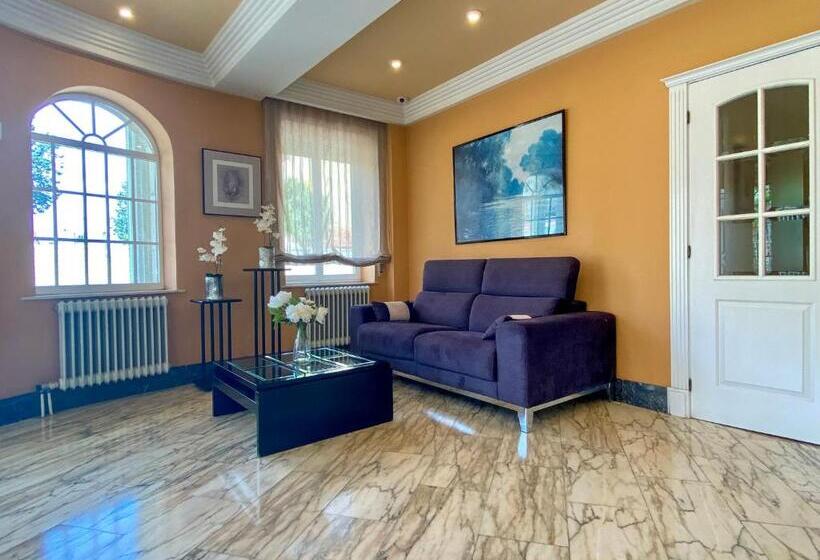 Casablanca Hotel Studios